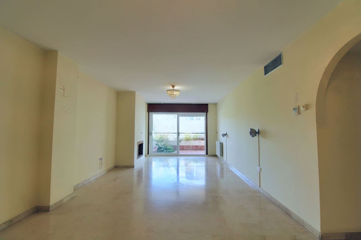 2 slaapkamer Appartement te koop in Guadalmina met zwembad garage - € 370.000 (Ref: 10181741)