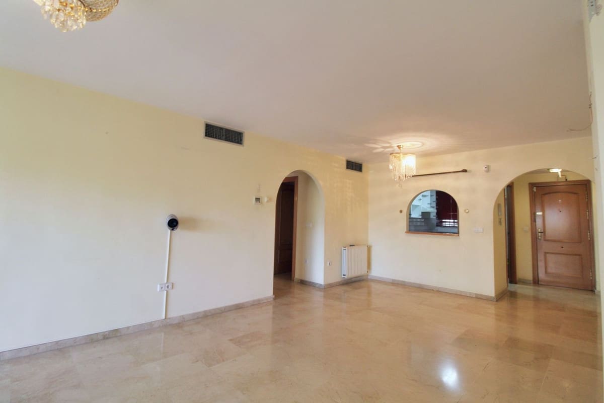 2 slaapkamer Appartement te koop in Guadalmina met zwembad garage - € 370.000 (Ref: 10181741)