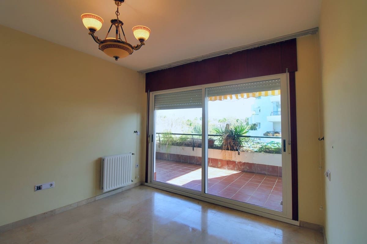 2 slaapkamer Appartement te koop in Guadalmina met zwembad garage - € 370.000 (Ref: 10181741)