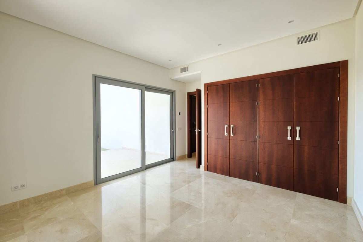 4 quarto Moradia para venda em Benahavis com piscina garagem - 2 200 000 € (Ref: 6625771)