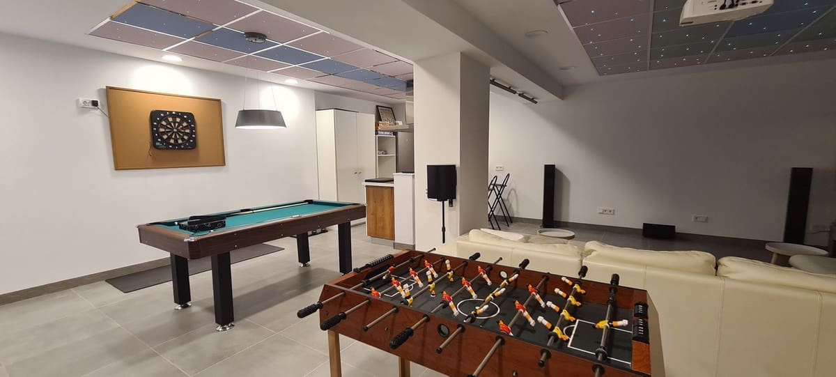 3 soveværelse Villa til salg i Mijas Costa med swimmingpool garage - € 1.350.000 (Ref: 7064171)