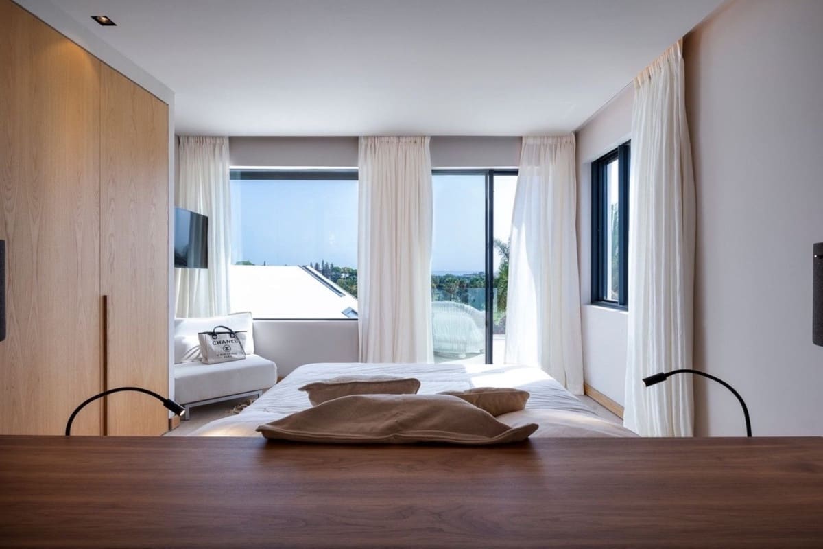 6 bedroom Villa for sale in Nueva Andalucia with pool garage - € 5,250,000 (Ref: 7510698)