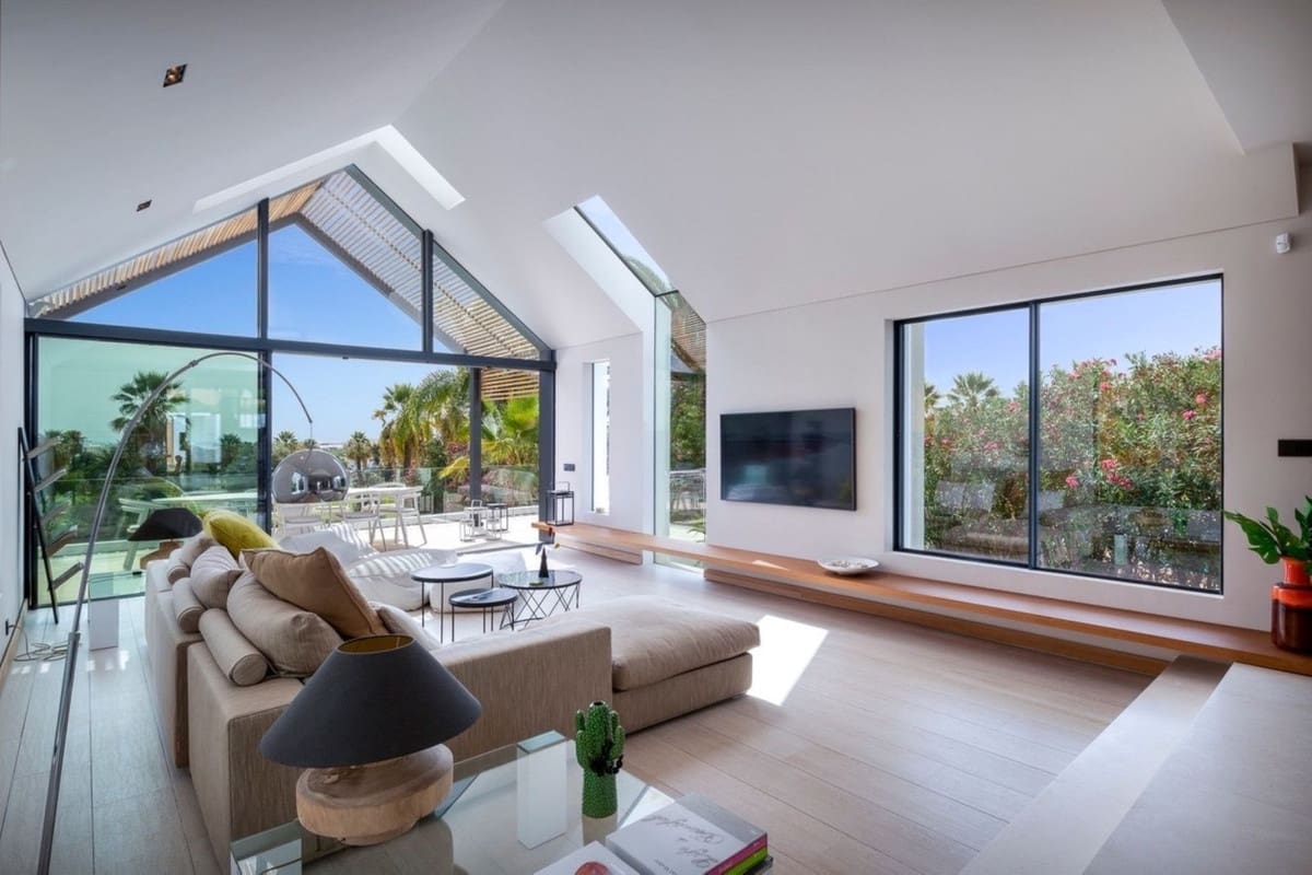 6 bedroom Villa for sale in Nueva Andalucia with pool garage - € 5,250,000 (Ref: 7510698)