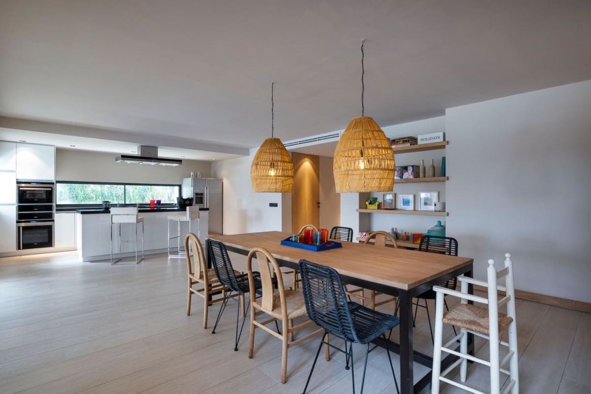 6 bedroom Villa for sale in Nueva Andalucia with pool garage - € 5,250,000 (Ref: 7510698)