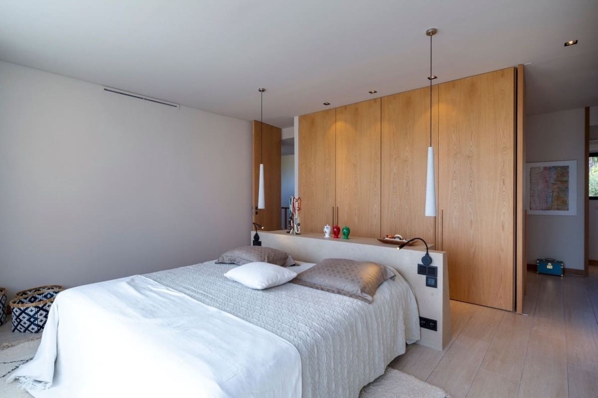 6 bedroom Villa for sale in Nueva Andalucia with pool garage - € 5,250,000 (Ref: 7510698)