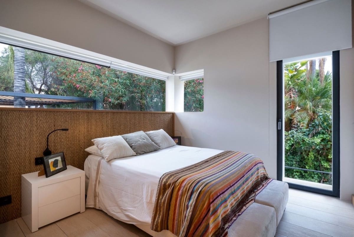 6 bedroom Villa for sale in Nueva Andalucia with pool garage - € 5,250,000 (Ref: 7510698)