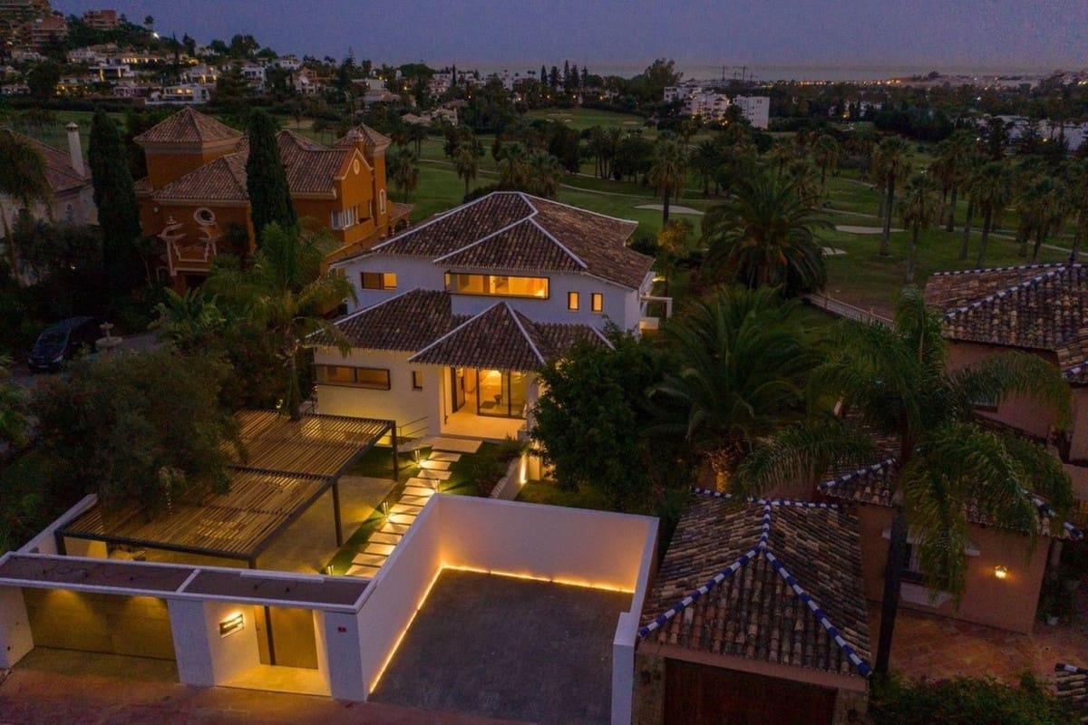 6 bedroom Villa for sale in Nueva Andalucia with pool garage - € 5,250,000 (Ref: 7510698)