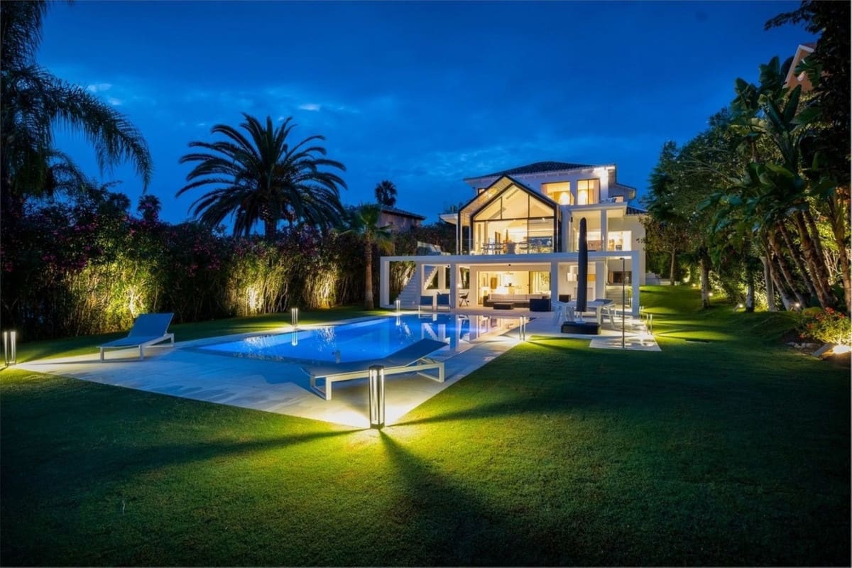 6 bedroom Villa for sale in Nueva Andalucia with pool garage - € 5,250,000 (Ref: 7510698)