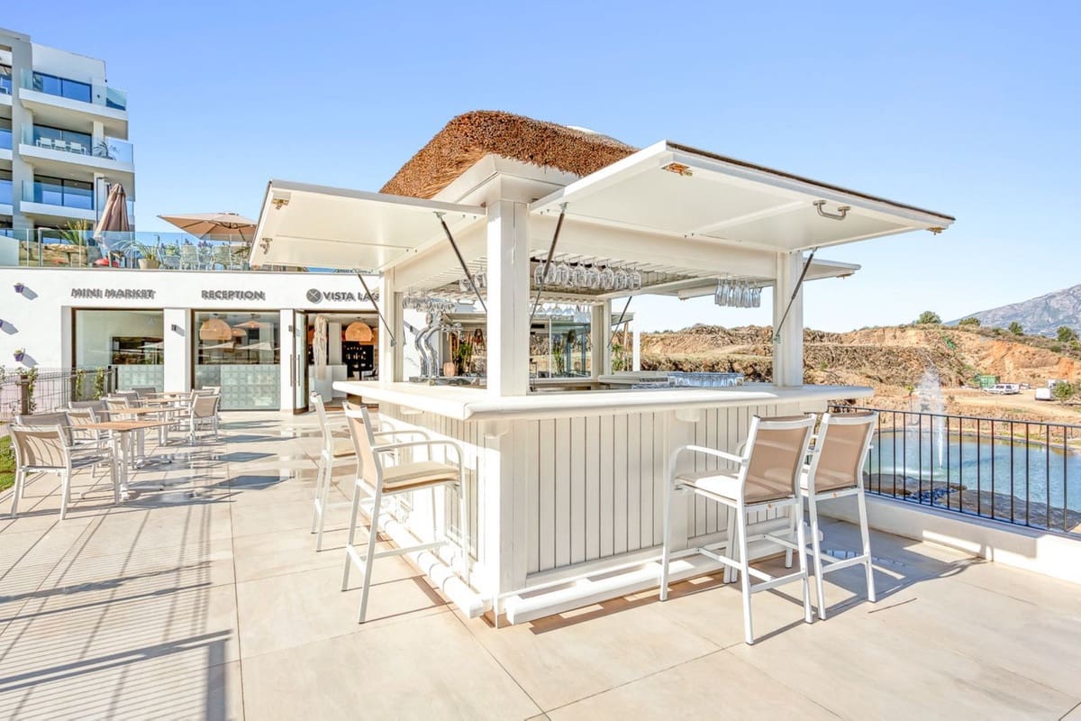 2 soveværelse Lejlighed til salg i Mijas Costa med swimmingpool garage - € 339.000 (Ref: 7510805)