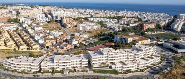Apartamento de 2 habitaciones en Estepona en venta con piscina garaje - 452.000 € (Ref: 7510806)