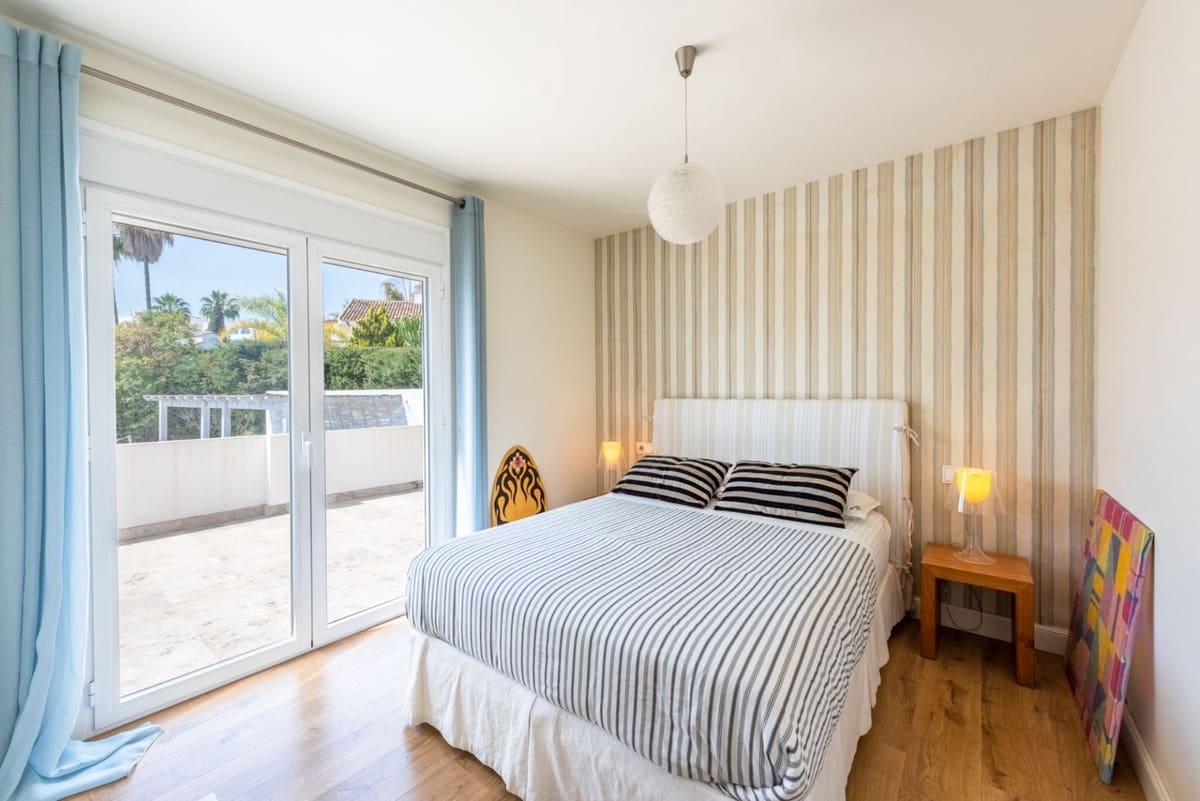 5 bedroom Villa for sale in Nueva Andalucia with pool - € 2,490,000 (Ref: 7510852)