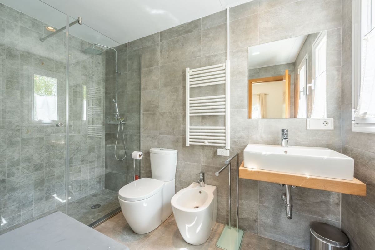 5 bedroom Villa for sale in Nueva Andalucia with pool - € 2,490,000 (Ref: 7510852)