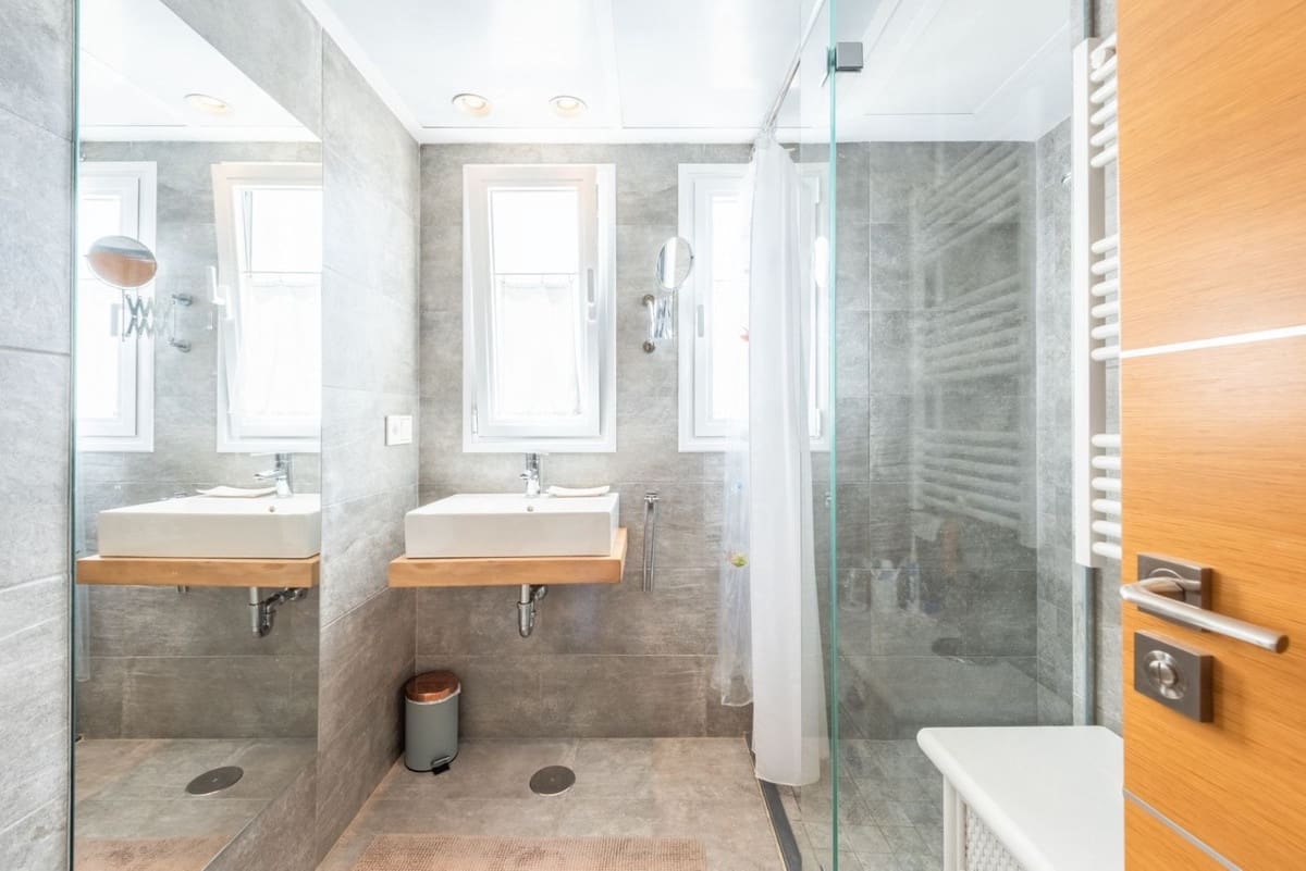 5 bedroom Villa for sale in Nueva Andalucia with pool - € 2,490,000 (Ref: 7510852)