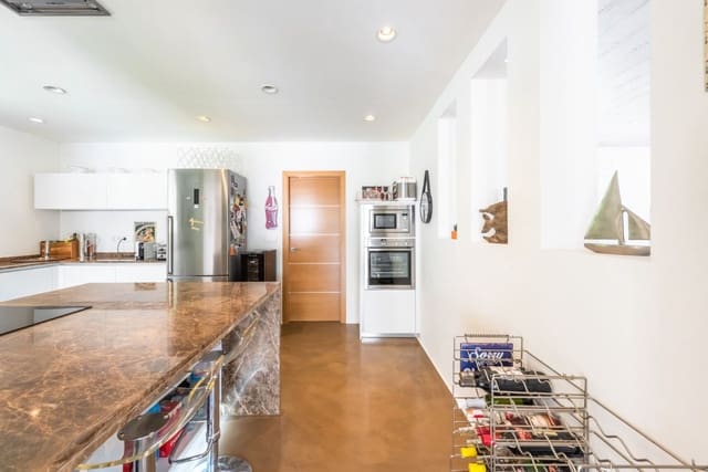 5 soveværelse Villa til salg i Nueva Andalucia, Marbella med swimmingpool - € 2.490.000 (Ref: 7510852)