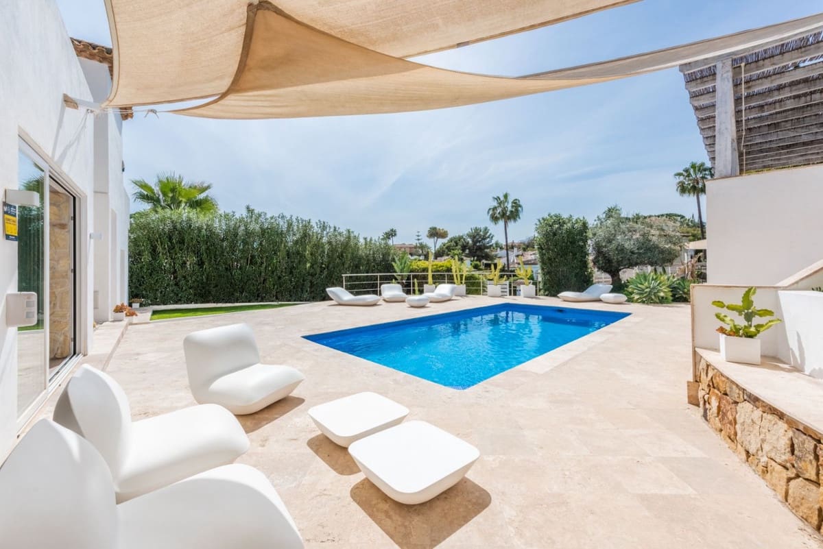 5 soveværelse Villa til salg i Nueva Andalucia med swimmingpool - € 2.490.000 (Ref: 7510852)
