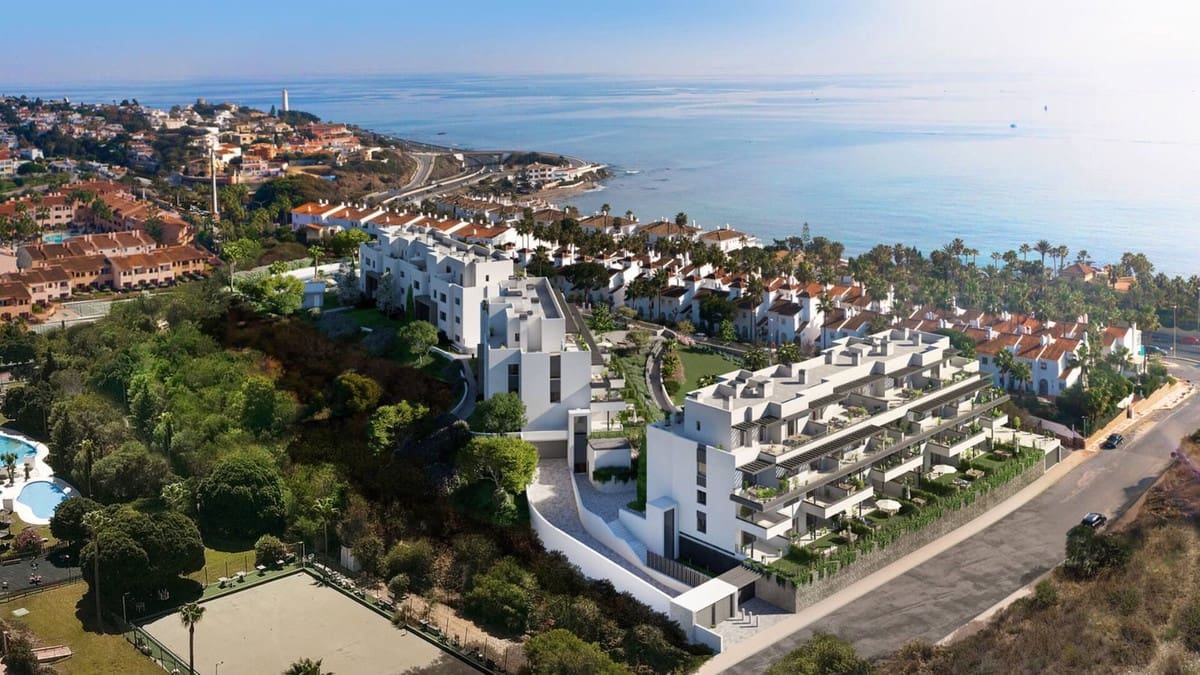 2 bedroom Apartment for sale in Mijas Costa with pool garage - € 473,500 (Ref: 7557154)