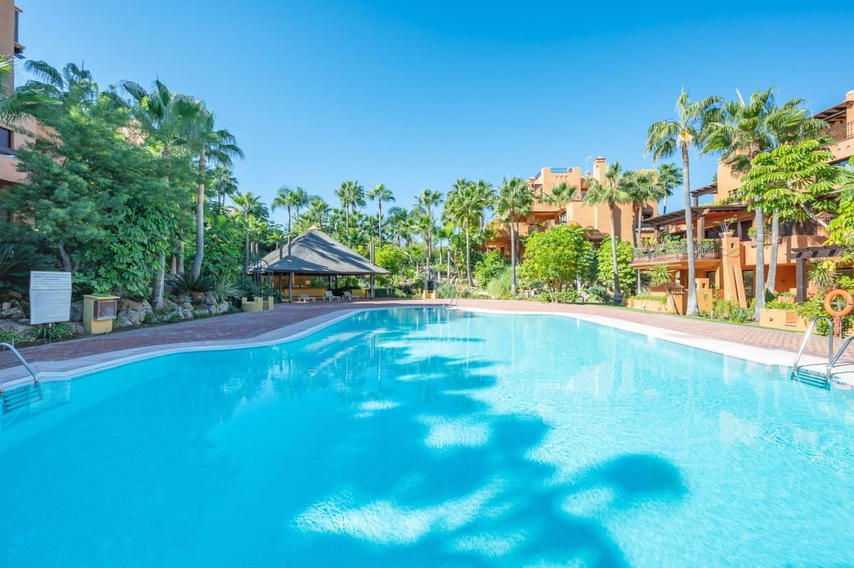 3 bedroom Apartment for sale in Nueva Andalucia - € 1,900,000 (Ref: 7706215)