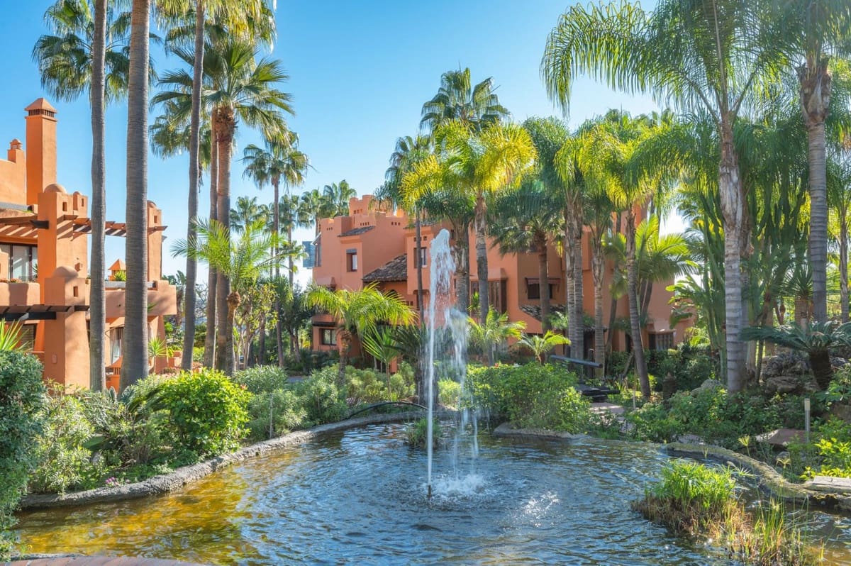 3 bedroom Apartment for sale in Nueva Andalucia - € 1,900,000 (Ref: 7706215)