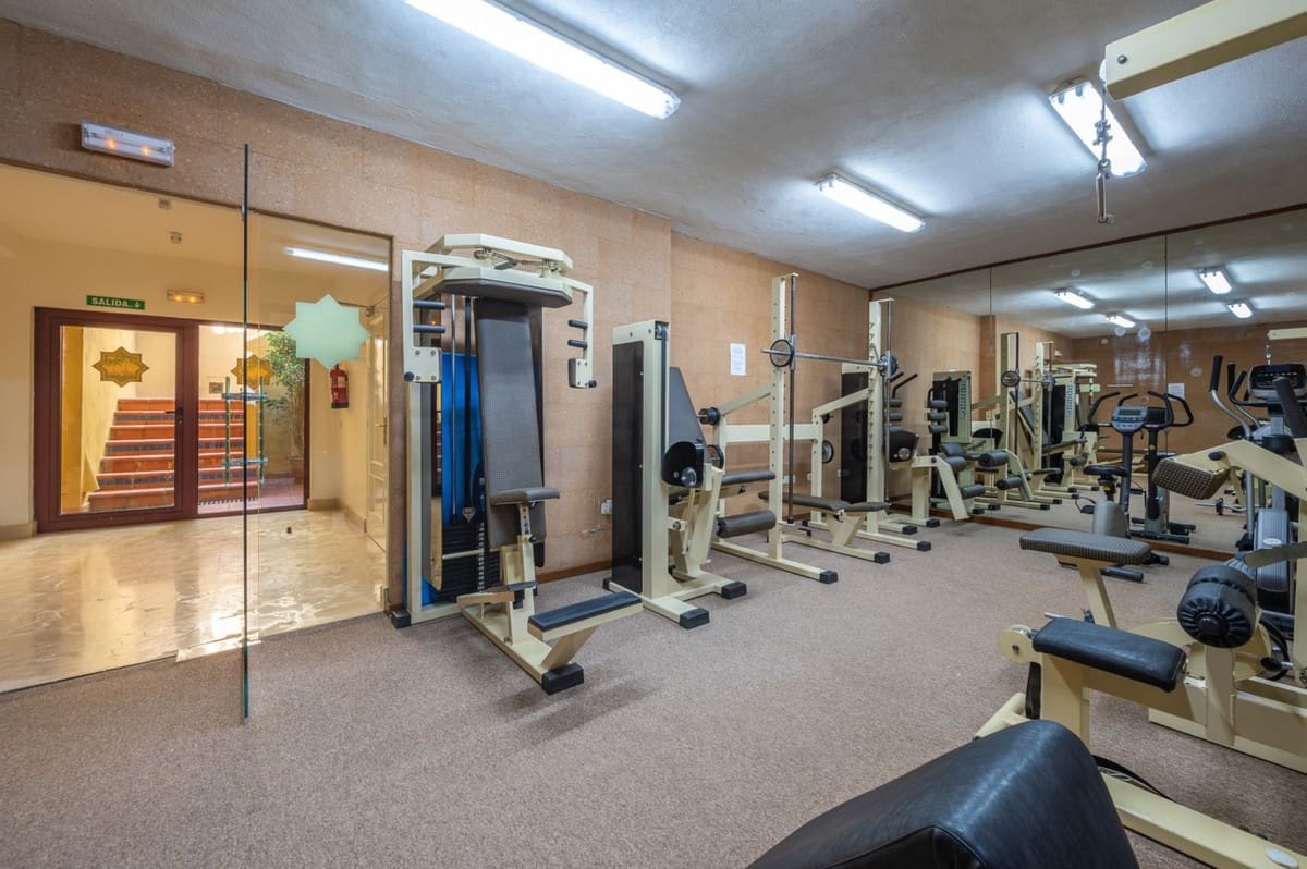 3 bedroom Apartment for sale in Nueva Andalucia - € 1,900,000 (Ref: 7706215)