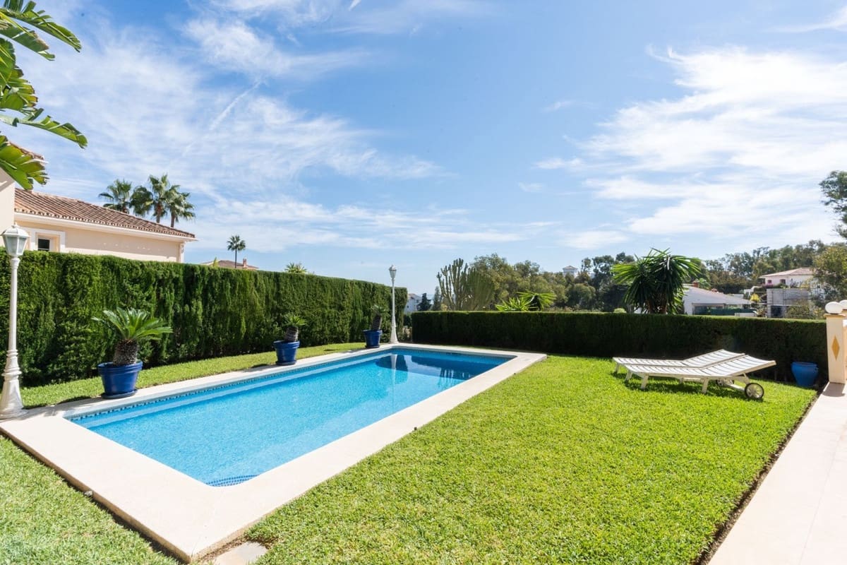 3 bedroom Villa for sale in La Cala de Mijas with pool garage - € 1,375,000 (Ref: 7840717)