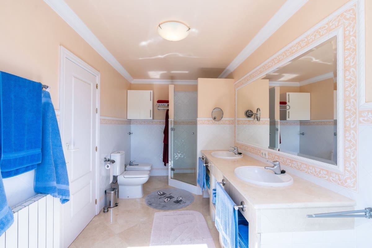 3 bedroom Villa for sale in La Cala de Mijas with pool garage - € 1,375,000 (Ref: 7840717)