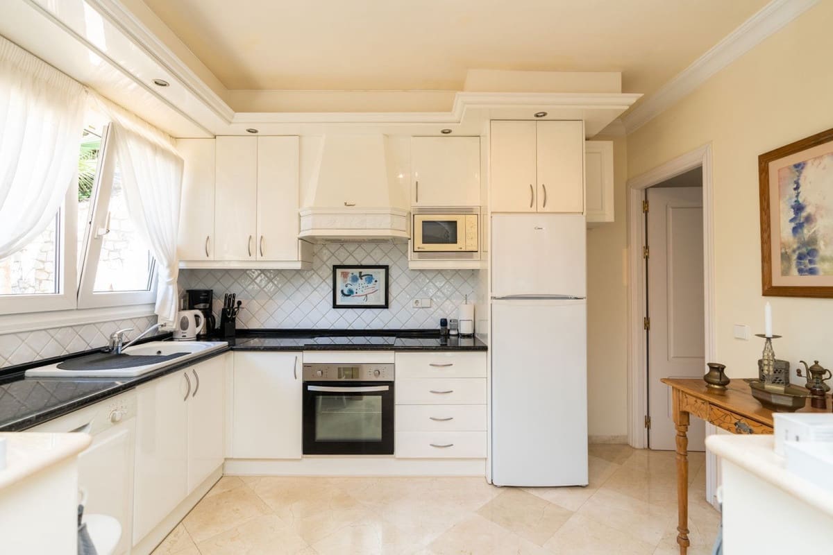 3 soverom Villa til salgs i La Cala de Mijas med svømmebasseng garasje - € 1 375 000 (Ref: 7840717)