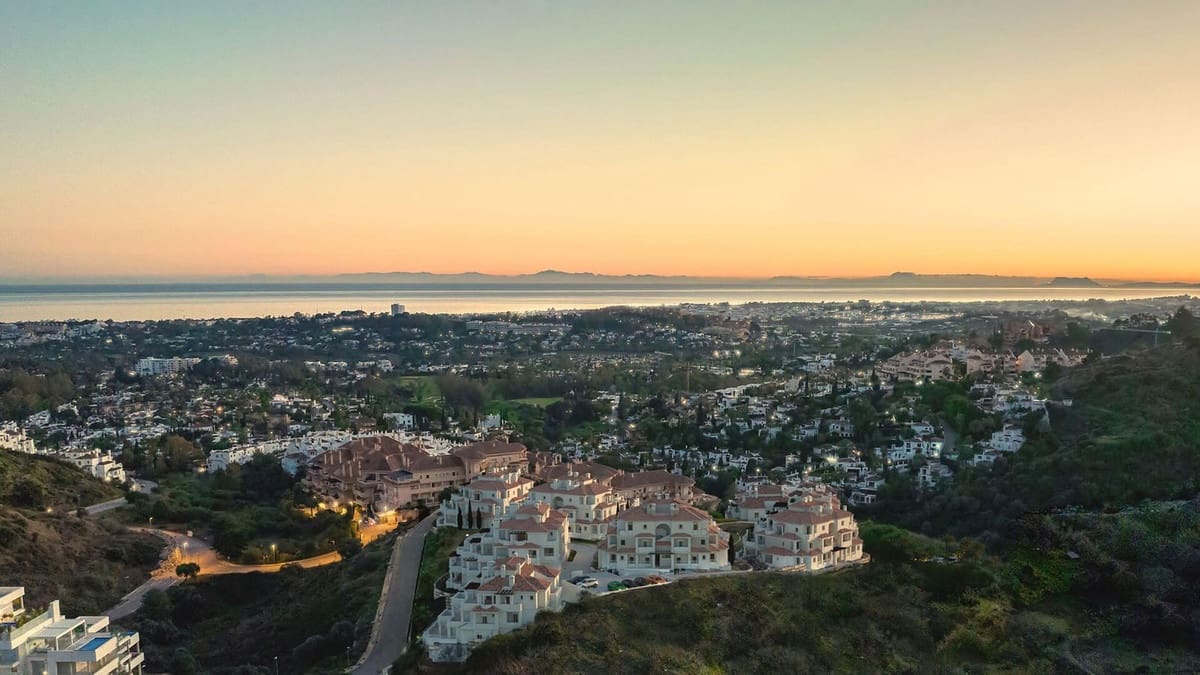 Ático de 2 habitaciones en Nueva Andalucia en venta con piscina garaje - 475.000 € (Ref: 7870499)