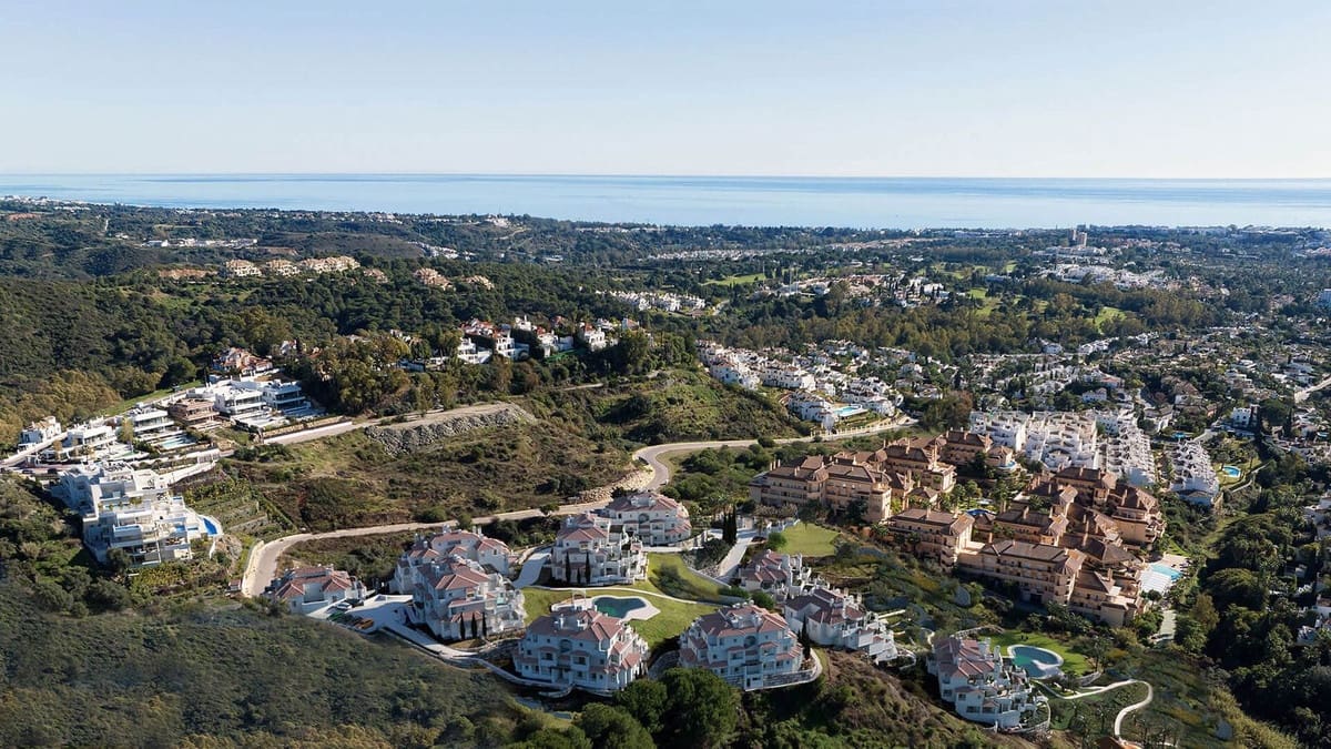 2 Zimmer Penthouse zu verkaufen in Nueva Andalucia mit Pool Garage - 475.000 € (Ref: 7870499)
