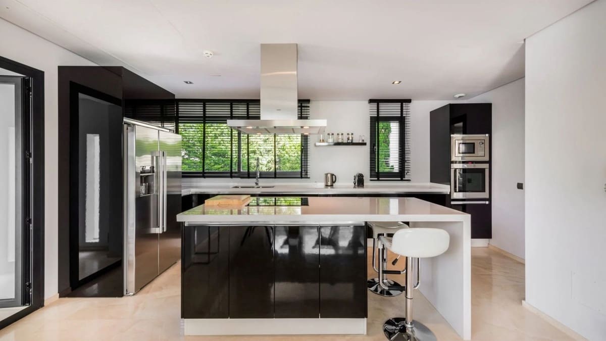 5 Zimmer Villa zu verkaufen in Golden Mile mit Pool Garage - 4.150.000 € (Ref: 7929657)