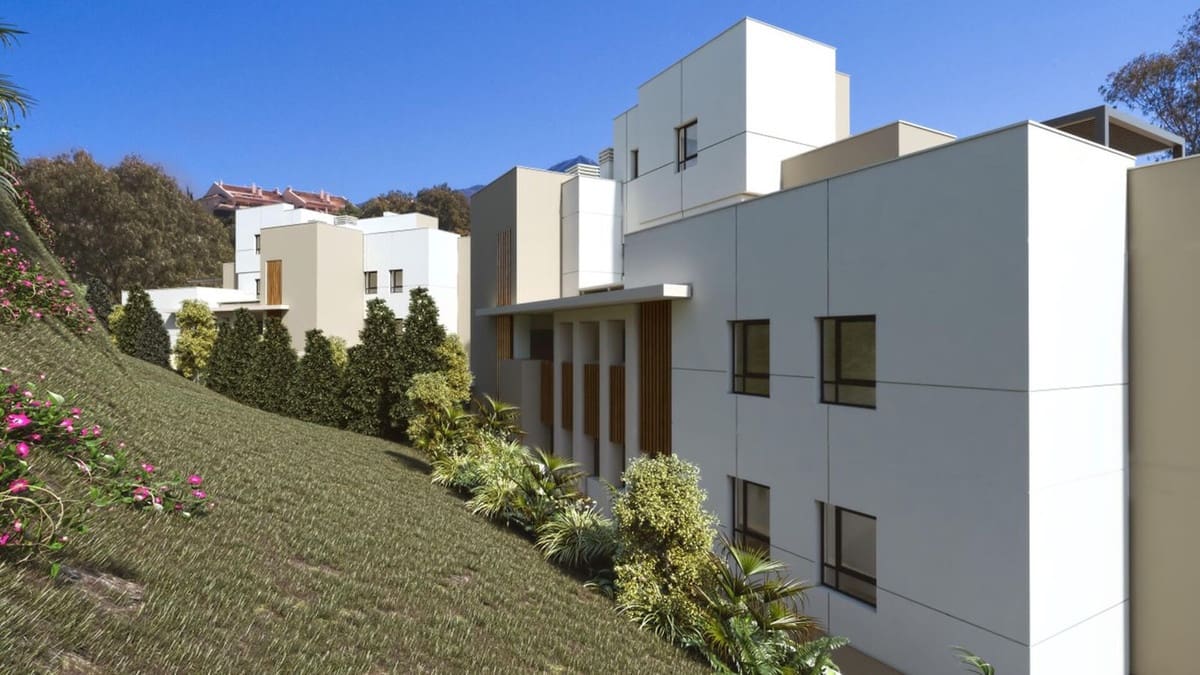 3 bedroom Apartment for sale in Nueva Andalucia with pool garage - € 950,000 (Ref: 7960963)