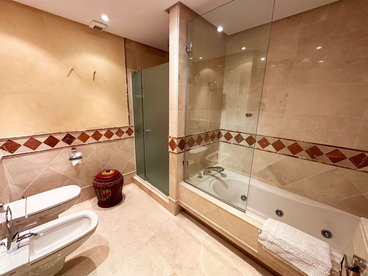 3 chambre Appartement à vendre à New Golden Mile avec piscine garage - 1 295 000 € (Ref: 8024459)