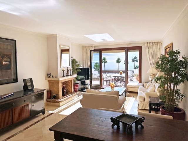 3 chambre Appartement à vendre à Estepona avec piscine garage - 1 295 000 € (Ref: 8024459)