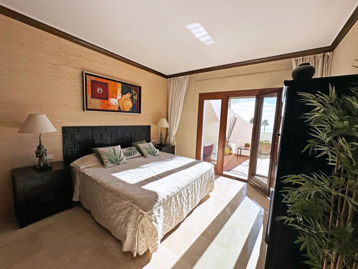 3 soveværelse Lejlighed til salg i Estepona med swimmingpool garage - € 1.295.000 (Ref: 8024459)
