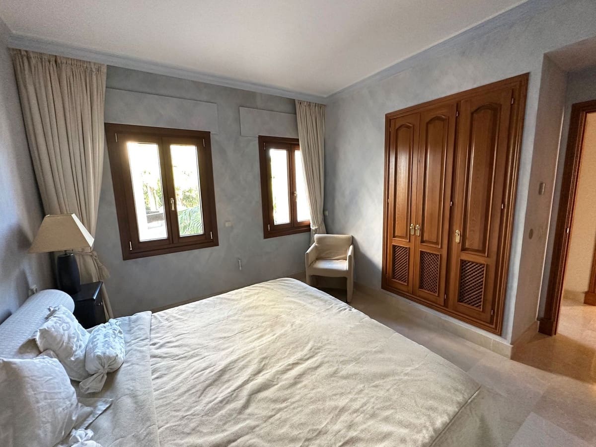 3 soveværelse Lejlighed til salg i Estepona med swimmingpool garage - € 1.295.000 (Ref: 8024459)