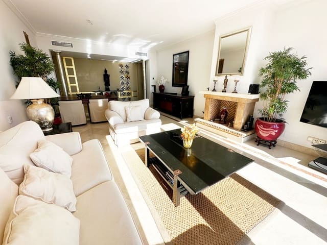 3 chambre Appartement à vendre à Estepona avec piscine garage - 1 295 000 € (Ref: 8024459)