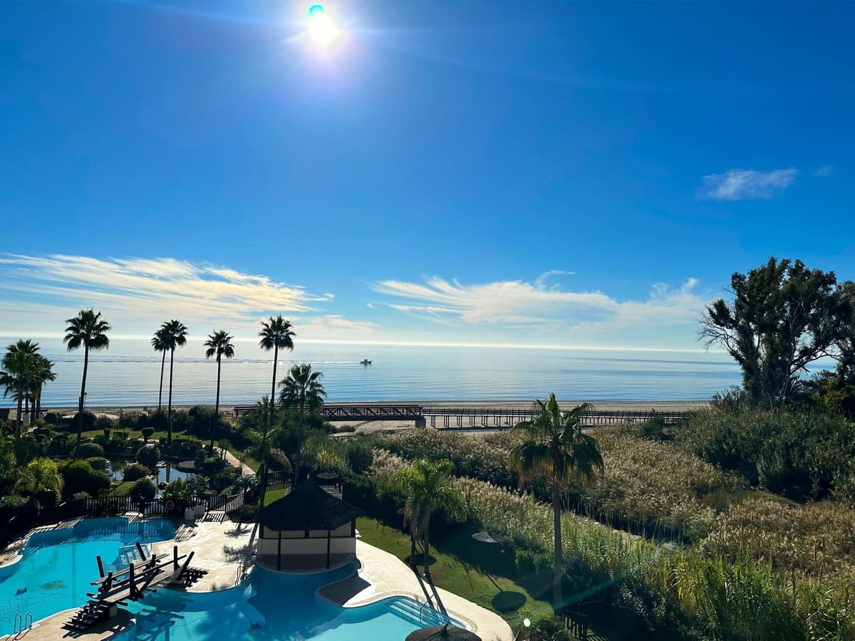 3 soveværelse Lejlighed til salg i Estepona med swimmingpool garage - € 1.295.000 (Ref: 8024459)