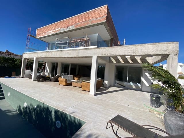 5 soveværelse Villa til salg i San Pedro de Alcantara, Marbella med garage - € 2.950.000 (Ref: 8072908)