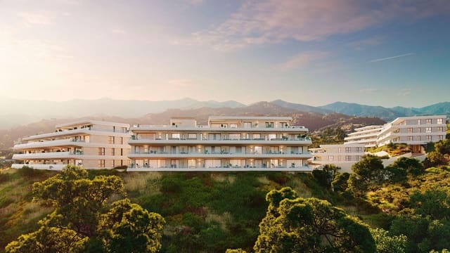 Apartamento de 3 habitaciones en Selwo, Estepona en venta con piscina garaje - 672.000 € (Ref: 8133554)