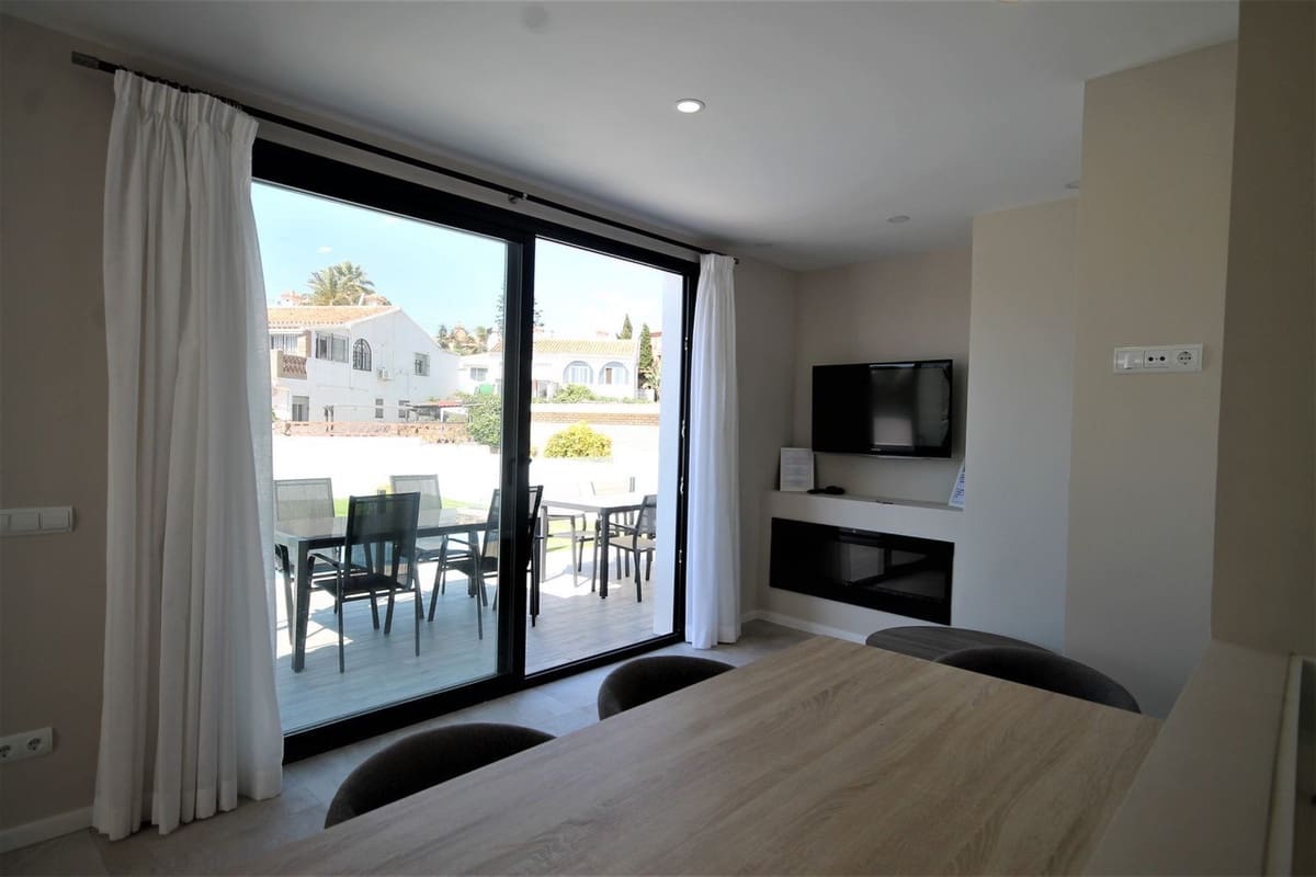 4 bedroom Villa for sale in El Faro with pool garage - € 899,000 (Ref: 8280124)