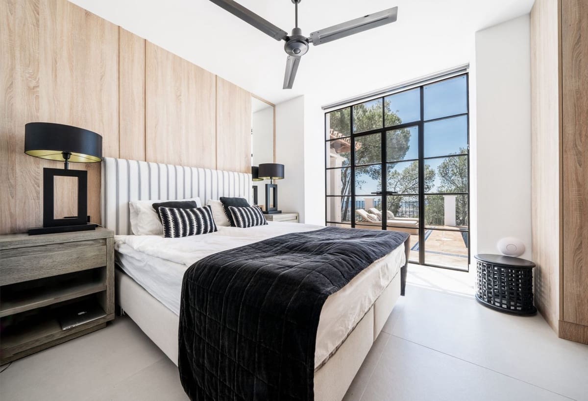 4 soverom Villa til salgs i El Madronal med svømmebasseng garasje - € 2 250 000 (Ref: 8299605)