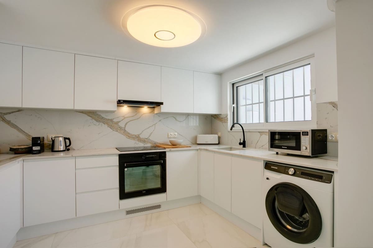 3 slaapkamer Villa te koop in Estepona - € 1.200.000 (Ref: 8360734)