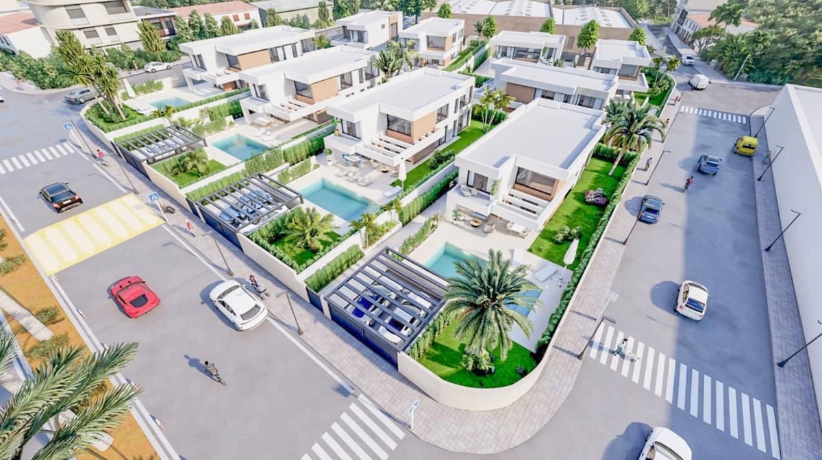 4 sypialnia Willa na sprzedaż w La Duquesa / Puerto de la Duquesa z basenem garażem - 960 000 € (Ref: 8371753)