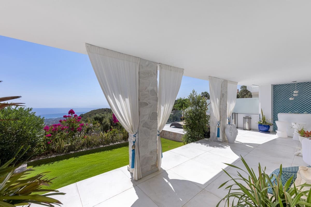 3 bedroom Townhouse for sale in La Mairena with garage - € 980,000 (Ref: 8474268)