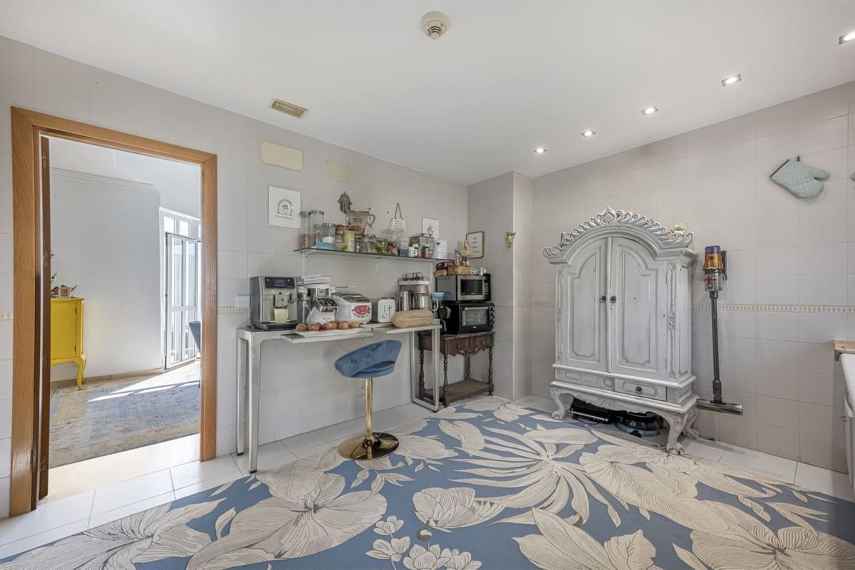 3 bedroom Townhouse for sale in La Mairena with garage - € 980,000 (Ref: 8474268)