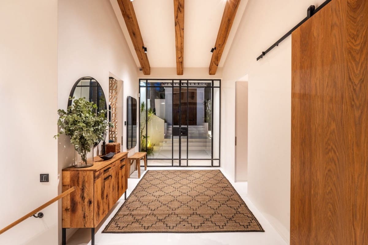 5 bedroom Villa for sale in Nueva Andalucia with pool garage - € 5,895,000 (Ref: 8524264)