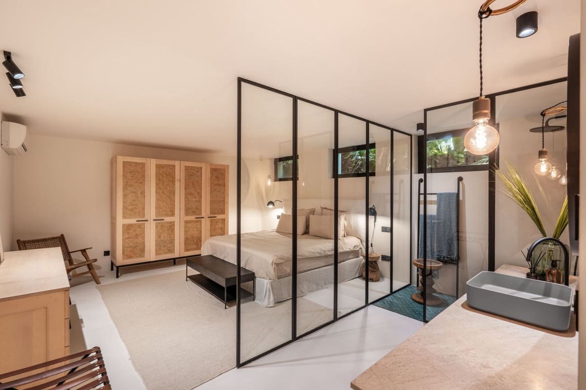 5 bedroom Villa for sale in Nueva Andalucia with pool garage - € 5,895,000 (Ref: 8524264)