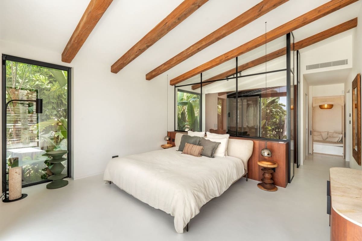 5 bedroom Villa for sale in Nueva Andalucia with pool garage - € 5,895,000 (Ref: 8524264)