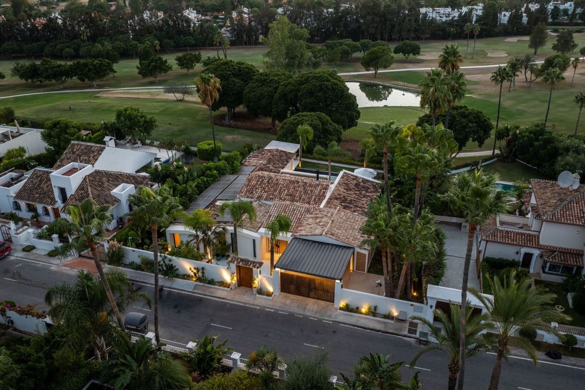 5 bedroom Villa for sale in Nueva Andalucia with pool garage - € 5,895,000 (Ref: 8524264)