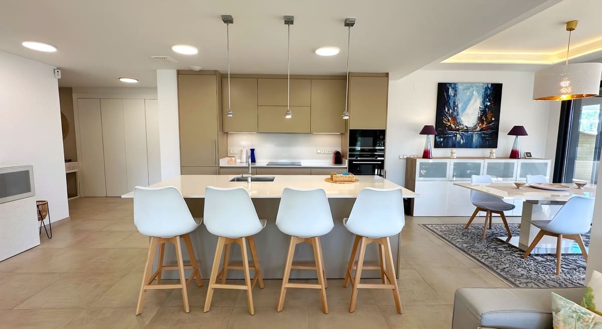 3 slaapkamer Appartement te koop in El Paraiso met zwembad garage - € 750.000 (Ref: 8558821)