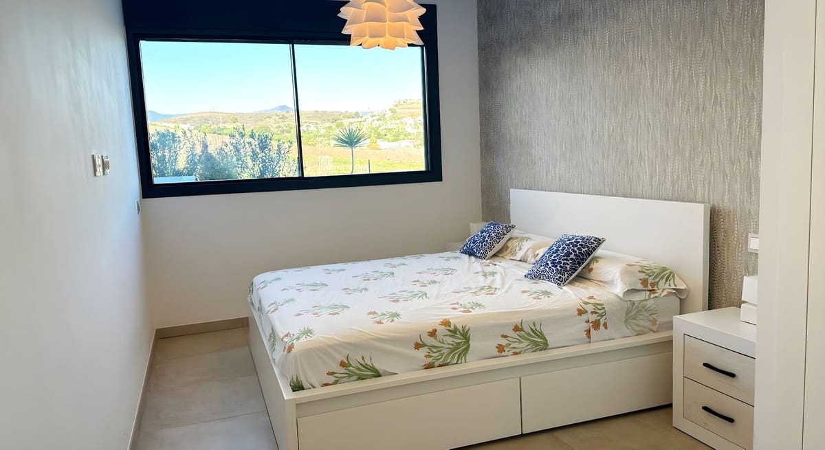 3 slaapkamer Appartement te koop in El Paraiso met zwembad garage - € 750.000 (Ref: 8558821)